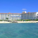 恩納村のプライベートビーチを満喫する「ホテルみゆきビーチ」