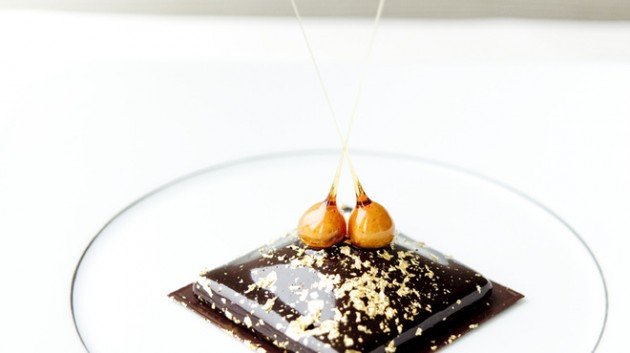 ベージュ アラン・デュカス 東京5