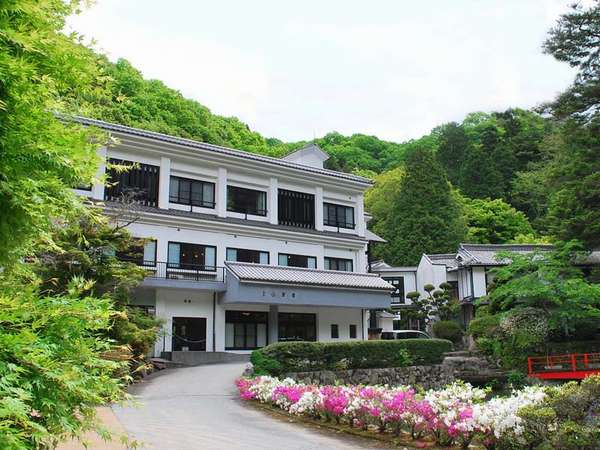 湯元上山旅館外観