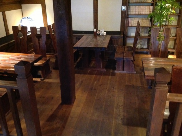 リンゴの樹店内