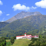 雲海と一体化する標高1000mに建つ絶景宿「赤倉観光ホテル」