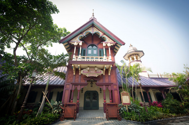 Explorer's-Club-Restaurant6