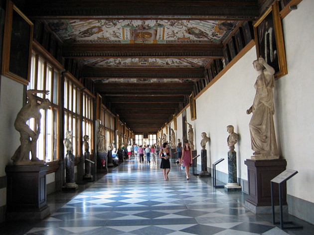 640px-Uffizi_Hallway