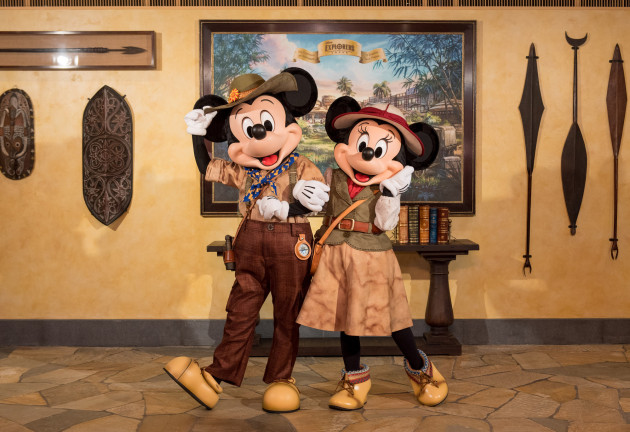 Disney Explorers Lodge_Character Greetings at lobby (1)